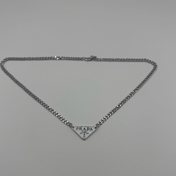 New White Triangle pendant with Silver Chain necklace. - Picture 3 of 3